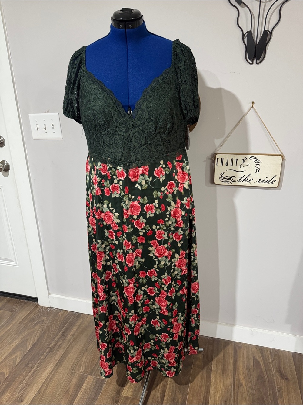 ARULA Green Lace Top Floral Maxi Dress with Red Roses